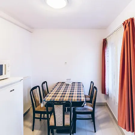 Apartment Erzsebet Panzio